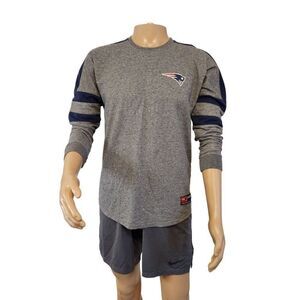 NFL Team Apparel New England Patriots Long Sleeve Shirt in Medium
